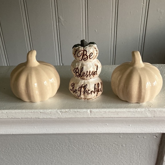 NWT- 2 Cream Crackle & 1 Be Blessed Be Thankful Stacked Pumpkin Decorations Set - Picture 16 of 17